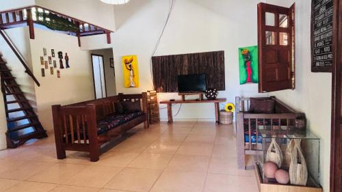 Aritagua Villa | Pet-Friendly Casa Amarela with Ocean Views for 14 Guests