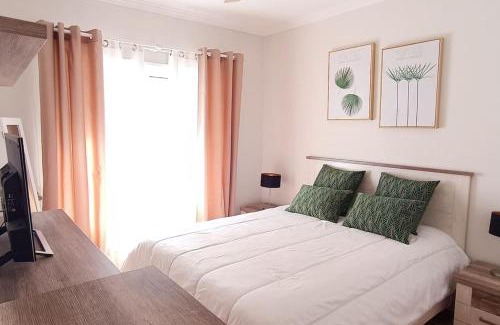 Costa de Caparica Apartment | Oceanfront Bliss at Casa de Praia da Zezinha - 10/10 Rating