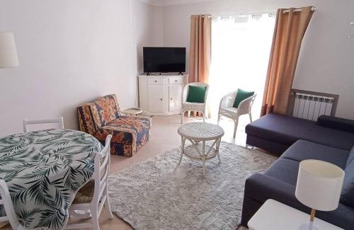 Costa de Caparica Apartment | Oceanfront Bliss at Casa de Praia da Zezinha - 10/10 Rating