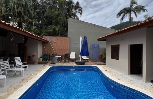 Praia de Barequecaba House | Elegant Coastal Retreat with Heated Pool in Barequeçaba