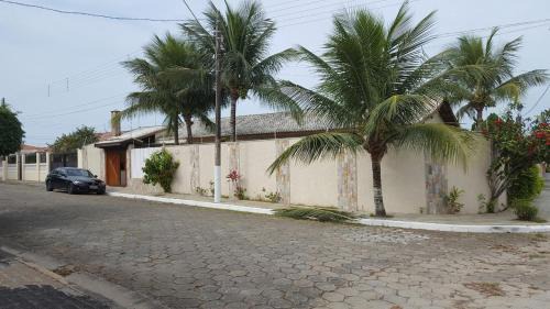 Balneario Florida House | Beachfront Bliss at Casa de Praia Peruibe - 10/10 Rating!