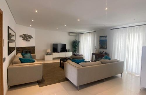 Manta Rota House | Pet-Friendly Casa de Praia: Oceanfront Escape with Pool