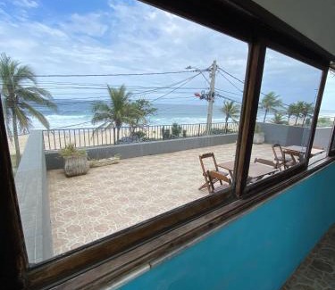Praia da Vila House | Beachfront Casa de Praia Suítes with Pool & Ocean Views