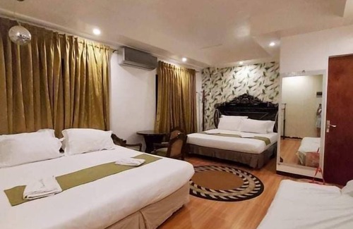 Rizal Province Hotel | Relax at Casa de Robles: Pool, Spa & Family-Friendly Fun