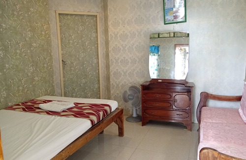 Rizal Province Hotel | Relax at Casa de Robles: Pool, Spa & Family-Friendly Fun