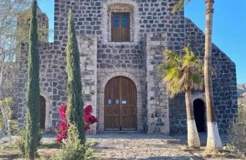 Mulege Villa | Discover Casa De Roca Villa: Pets Welcome on the Bay