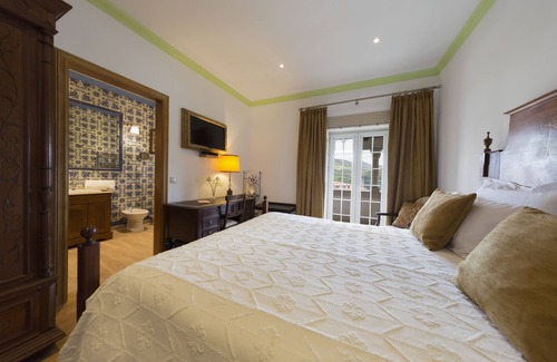 Peso da Regua Bed & Breakfast | Elegant Casa de São Domingos: 4-Star Retreat with Spa & Pool