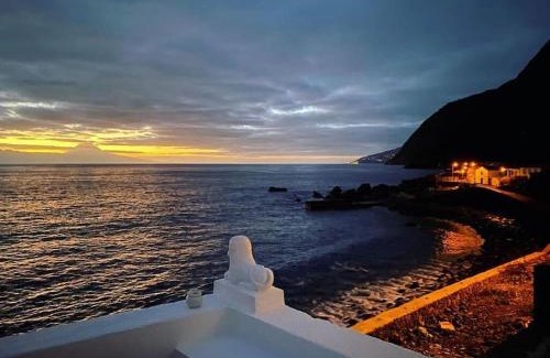 Santo Antao House | Elegant Casa Tosca: 4-Star Pet-Friendly Retreat