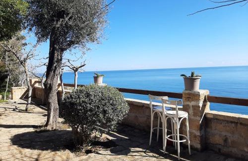 Isola di Capo Rizzuto Apartment | Casa De Santis: Oceanfront Retreat with Top Guest Rating