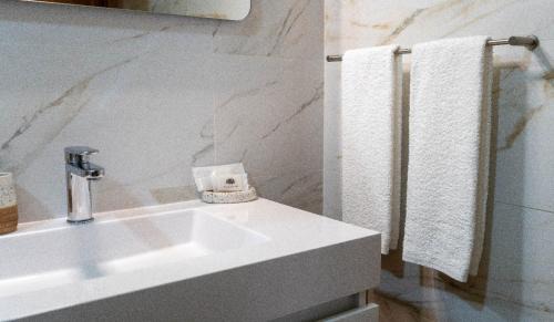 Cedrim House | Cozy Casa de Santo Amaro: Family and Pet-Friendly Retreat