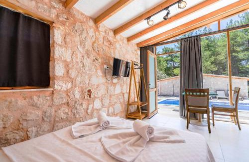 Kas Apartment | Cozy Casa De Sherys: Oceanfront Retreat with Great Amenities