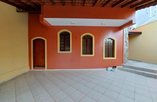Jardim Primavera House | Discover Casa de Temporada: Pet-Friendly Retreat in Jacareí
