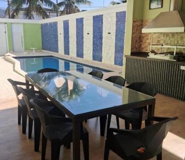 Pereque House | Relaxing Getaway at Casa de Temporada em Guarujá with Pool