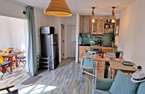 Bahia Calma Apartment | CASA DE TOM: Ideal Retreat with Pool & Fiber Optic Internet