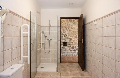 Muxia House | Pet-Friendly Casa de Trillo: Rated 9.1/10 with Hot Tub