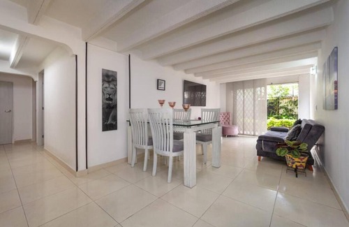 Cali Apartment | Pet-Friendly Casa de Vacación with Pool & Kid Approved