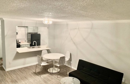 Woodlake - Briar Meadow Apartment | Cozy Casa De Vacacion: Family-Friendly 1 Bedroom Retreat