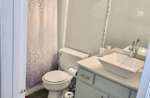 Woodlake - Briar Meadow Apartment | Cozy Casa De Vacacion: Family-Friendly 1 Bedroom Retreat