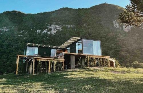 Alfredo Wagner Apartment | Discover Casa de Vidro: 4-Star Pet-Friendly Retreat