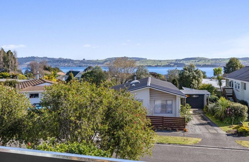 Richmond Heights House | Casa de Vistas - Two Mile Bay Holiday Home