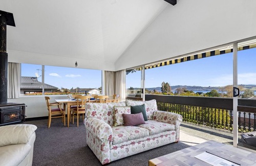 Richmond Heights House | Casa de Vistas - Two Mile Bay Holiday Home