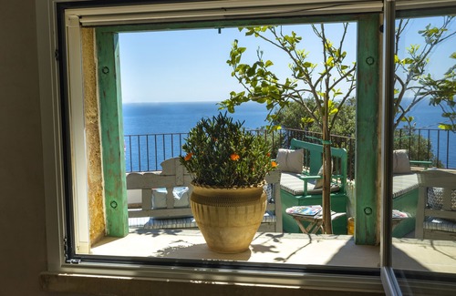 Tiggiano Cottage | Experience Breathtaking Coast Views at Casa De Vita
