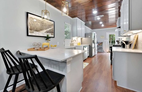 Dean Highland House | Discover Casa de West: Family-Friendly Retreat in Waco