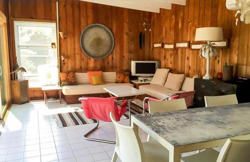 Ocean Bay Park House | Welcoming Casa de Zeus: Family and Pet-Friendly Escape