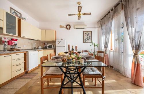 Capitana Apartment | Casa Dea72: Family-Friendly Retreat with Stellar Reviews