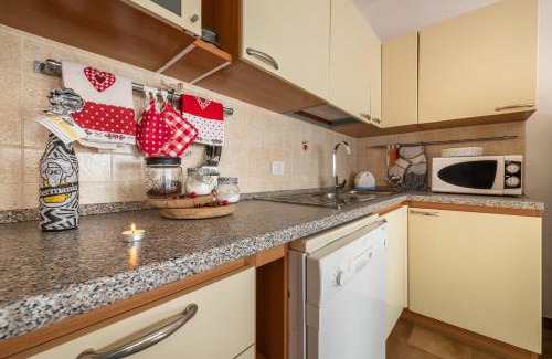 Capitana Apartment | Casa Dea72: Family-Friendly Retreat with Stellar Reviews