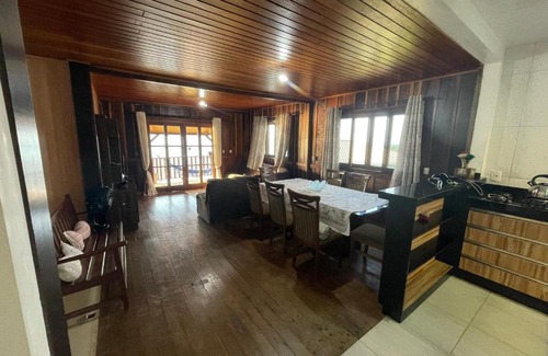 Porto Belo House | Pet-Friendly Casa Deck Caixa D’Aço with High Guest Ratings