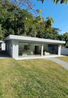 Araras House | Guest Rated 10/10: Casa Deck Videiras, Family-Friendly Retreat