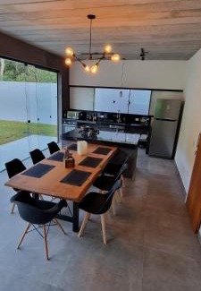 Araras House | Guest Rated 10/10: Casa Deck Videiras, Family-Friendly Retreat