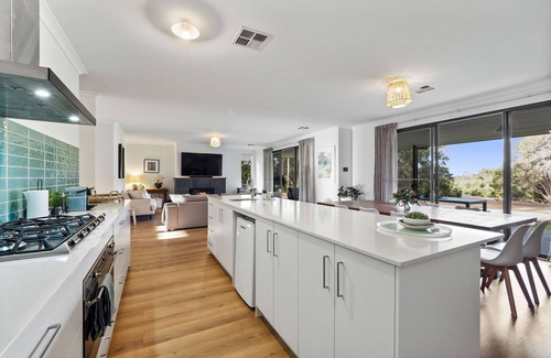 Quedjinup House | Family-Friendly Retreat with Pool Near Dunsborough Beach