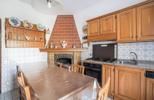 Luni Villa | Casa degli Zii Letizia: Garden Oasis with Ocean View & Wi-Fi