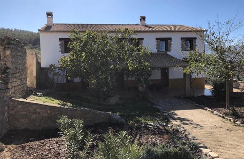 Jaen House | Pet-Friendly Getaway at Casa Dehesa in San Cristóbal