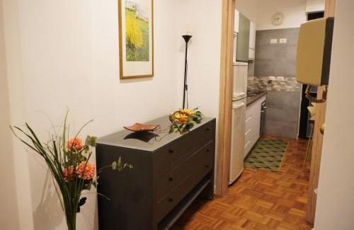 Bari City Centre Apartment | Vibrant Casa dei Fiori: Ocean View & Private Beach Retreat