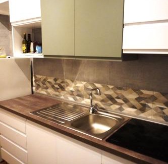 Bari City Centre Apartment | Vibrant Casa dei Fiori: Ocean View & Private Beach Retreat