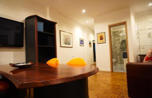 Bari City Centre Apartment | Vibrant Casa dei Fiori: Ocean View & Private Beach Retreat