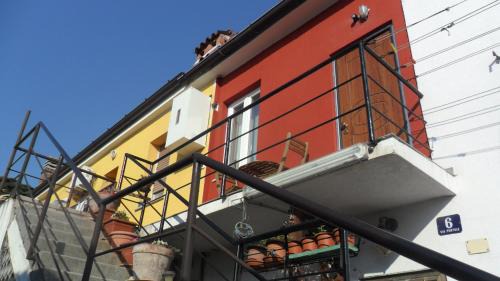 Servola-Chiarbola-Valmaura-Borgo San Sergio Apartment | Delightful Casa dei Gelsomini: Guest Rated 9/10 & Family-Friendly