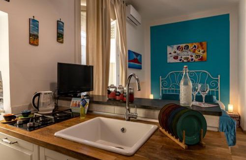 Quartieri Spagnoli Apartment | Perfect Getaway at Casa dei Gemelli - 10/10 Guest Rated!