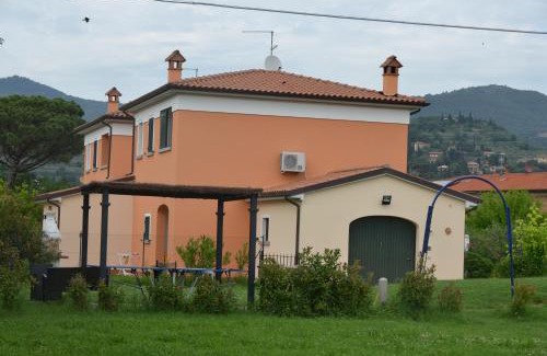 Podere Viti House | Relax at Casa dei Girasoli: 4-Star Oceanfront Retreat