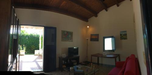 Noto House | Experience Casa dei Limoni: Pet-Friendly Oceanfront Retreat