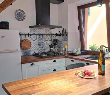 Colonno House | Stunning Casa dei Pescatori - Guest Rated 9.7, Family Friendly