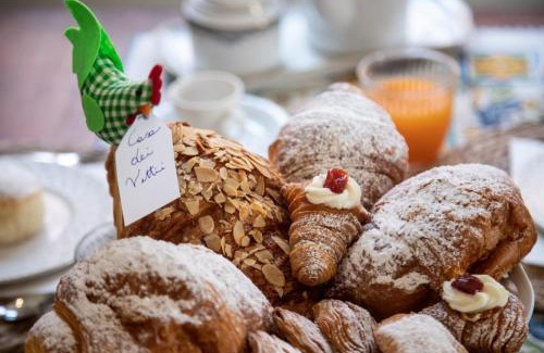 Pompei Bed & Breakfast | Guest Rated Casa Dei Vettii B&B: Pet-Friendly Comfort