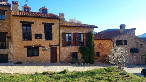 Riopar Viejo House | Discover Casa del Águila Dorada: Family & Pet Friendly Stay