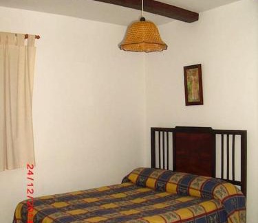Majada Carrasca House | Casa del Abuelo 2 - Family and Pet-Friendly Getaway