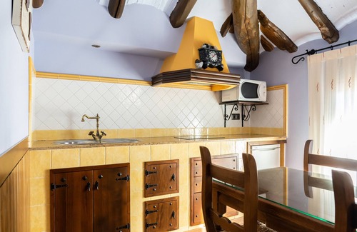 Cella Cottage | Relax at Casa del Agüelo: Cella Apartment for 4 Guests