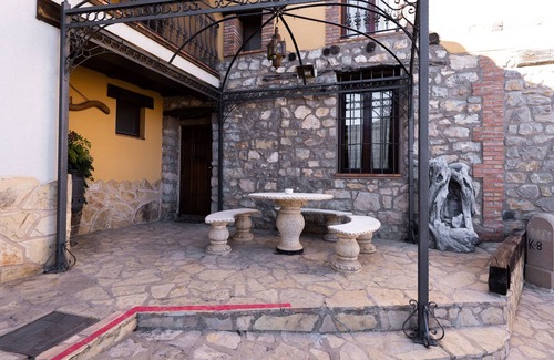 Cella Cottage | Relax at Casa del Agüelo: Cella Apartment for 4 Guests