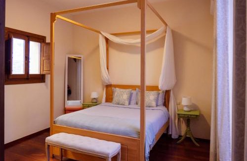 Toledo City Center Villa | Elegant Casa del Armiño: 4-Star Oceanfront Family Retreat